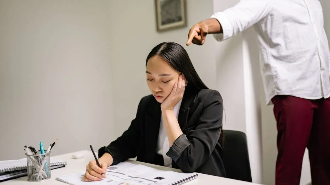 Bạo lực lạnh là gì?