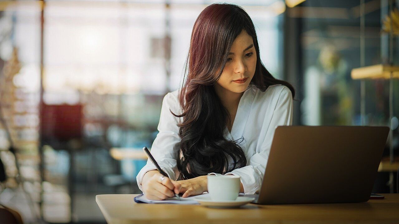 Quản trị văn phòng giúp tạo ra môi trường làm việc hiệu quả.