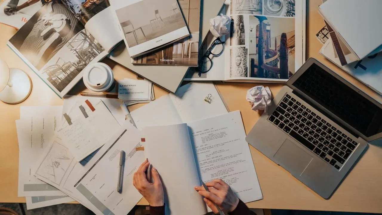 Script Writer là gì? Tìm hiểu công việc dành cho người viết kịch bản